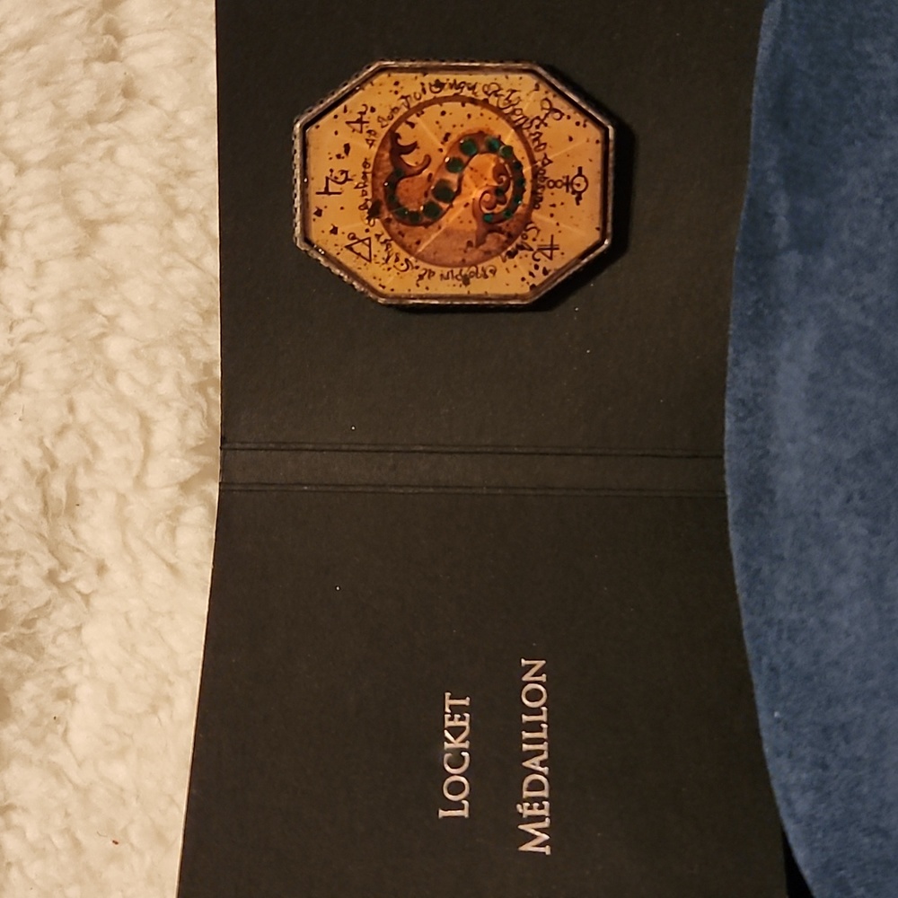 NWOT Harry Potter Locket Medaillon Pin